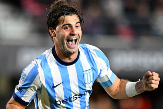 Un cabezazo heroico en La Plata: Racing gritó en una de las últimas, eliminó a Estudiantes y avanzó con autoridad a los cuartos de final